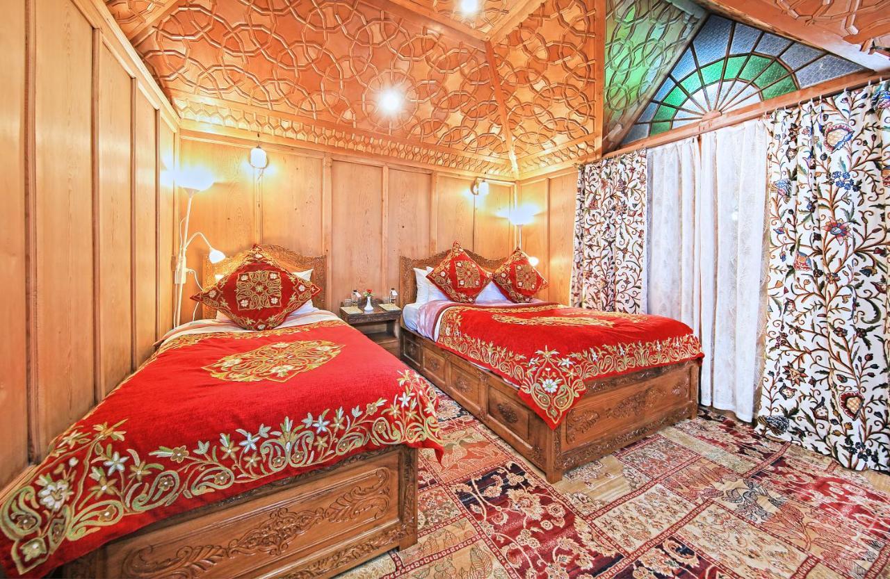 Готель Kolu Group Of Houseboats Срінагар Екстер'єр фото