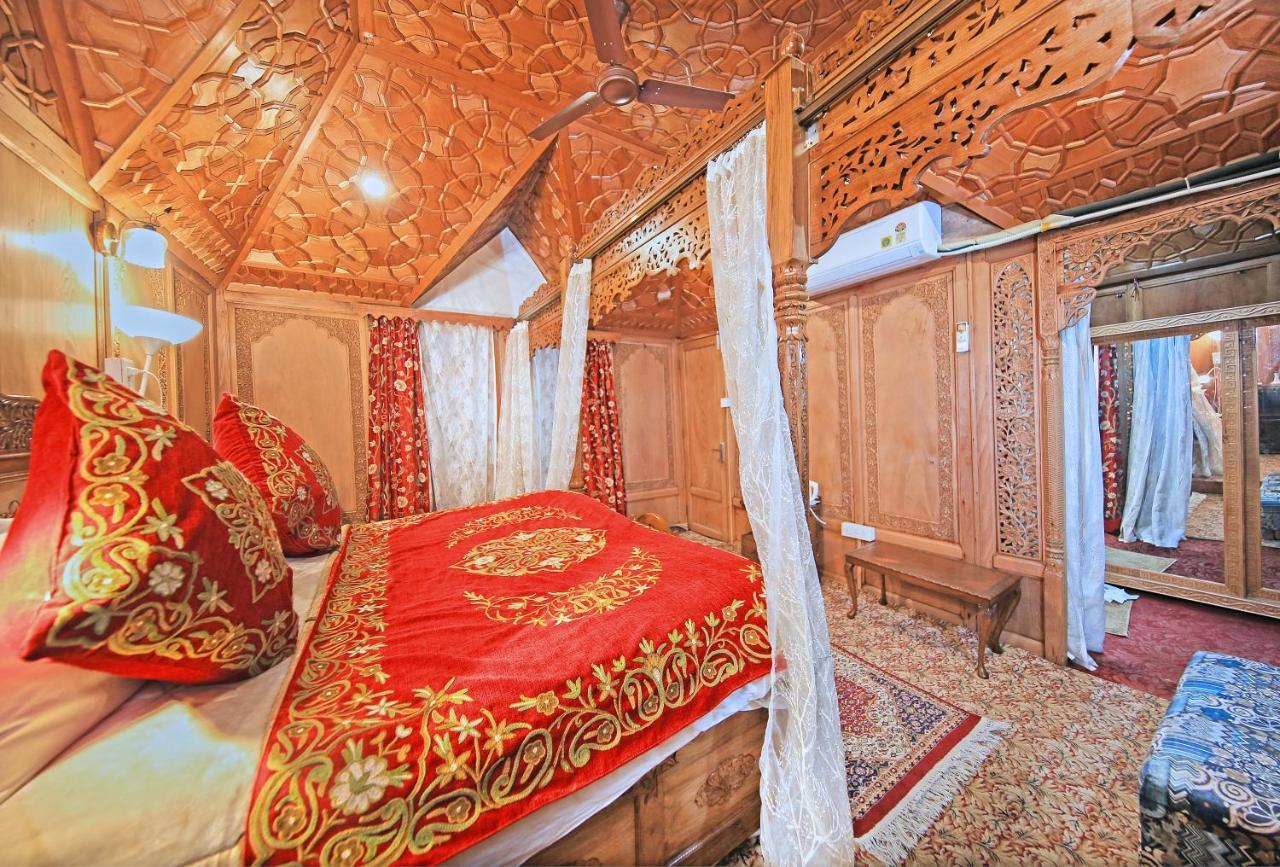 Готель Kolu Group Of Houseboats Срінагар Екстер'єр фото