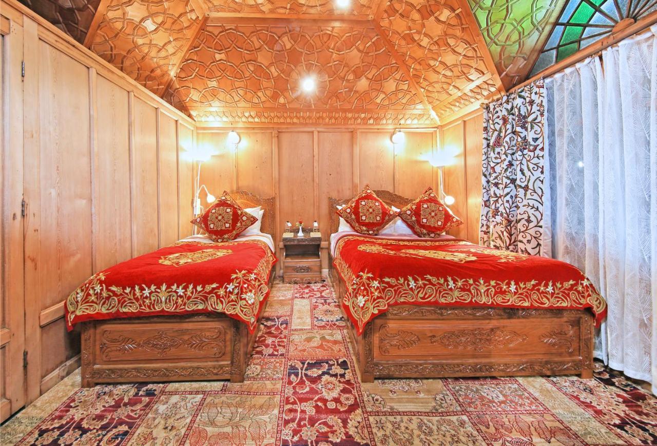 Готель Kolu Group Of Houseboats Срінагар Екстер'єр фото