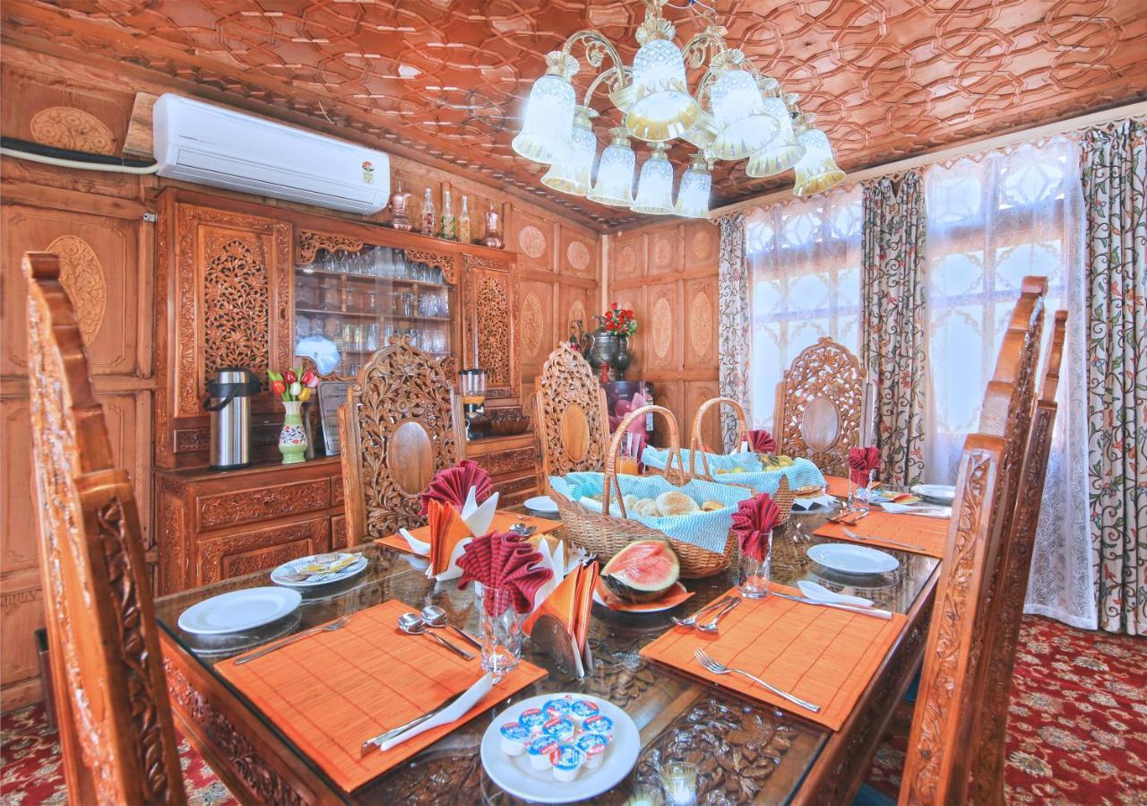 Готель Kolu Group Of Houseboats Срінагар Екстер'єр фото