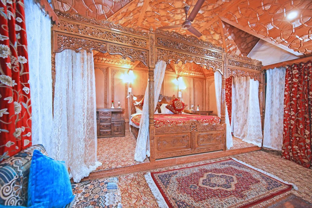 Готель Kolu Group Of Houseboats Срінагар Екстер'єр фото
