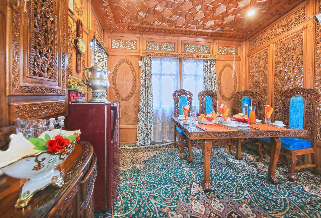 Готель Kolu Group Of Houseboats Срінагар Екстер'єр фото