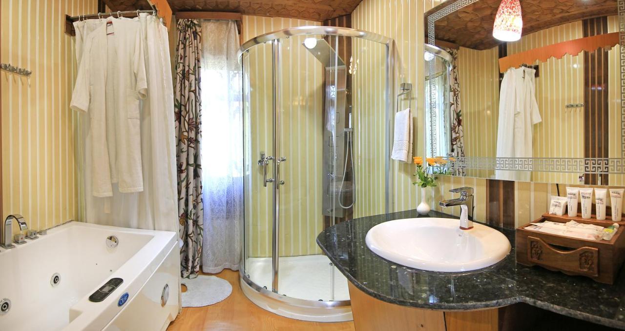 Готель Kolu Group Of Houseboats Срінагар Екстер'єр фото