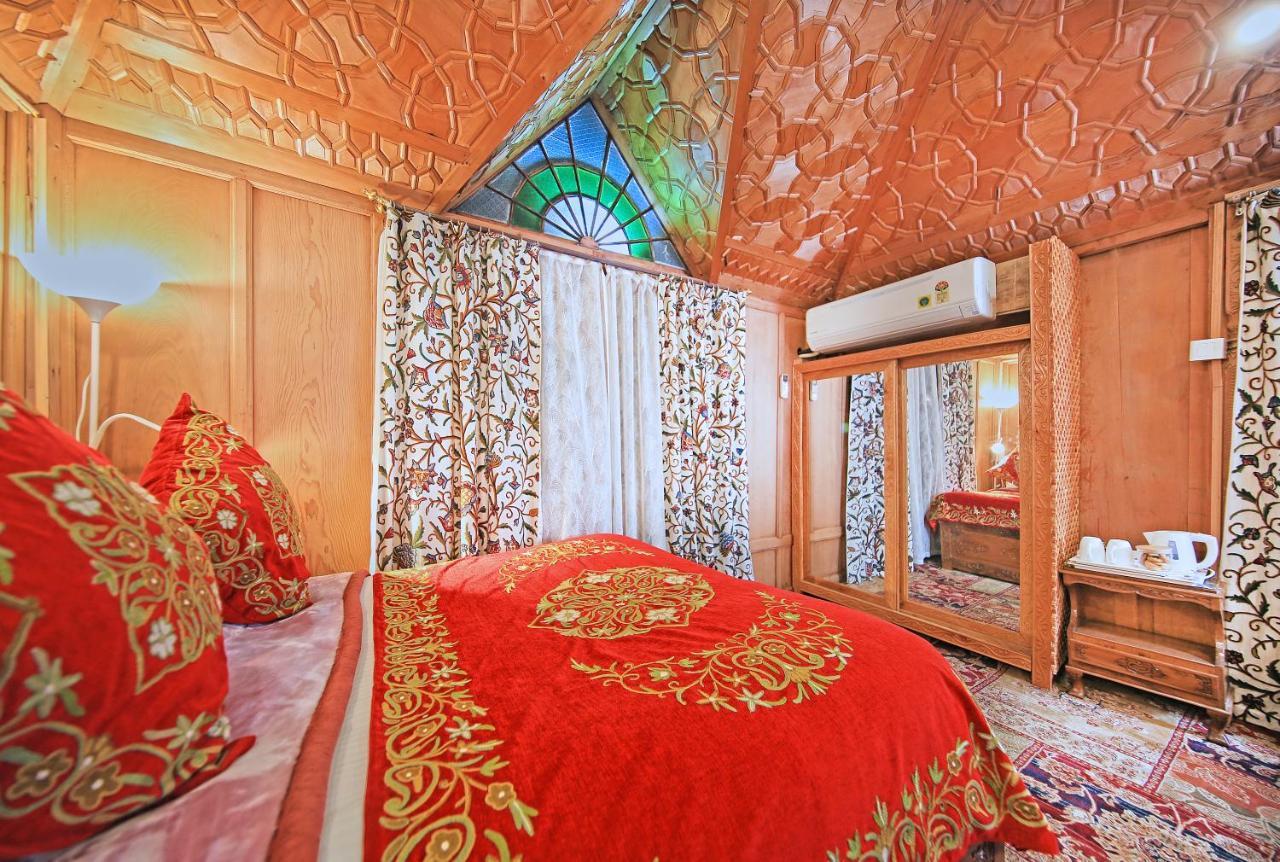 Готель Kolu Group Of Houseboats Срінагар Екстер'єр фото