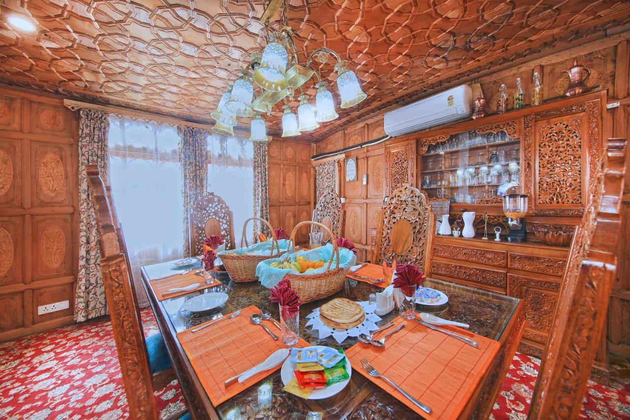 Готель Kolu Group Of Houseboats Срінагар Екстер'єр фото