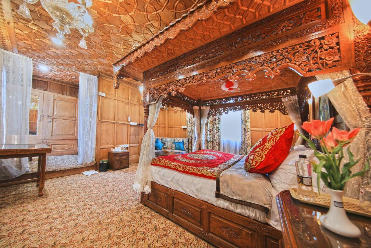 Готель Kolu Group Of Houseboats Срінагар Екстер'єр фото