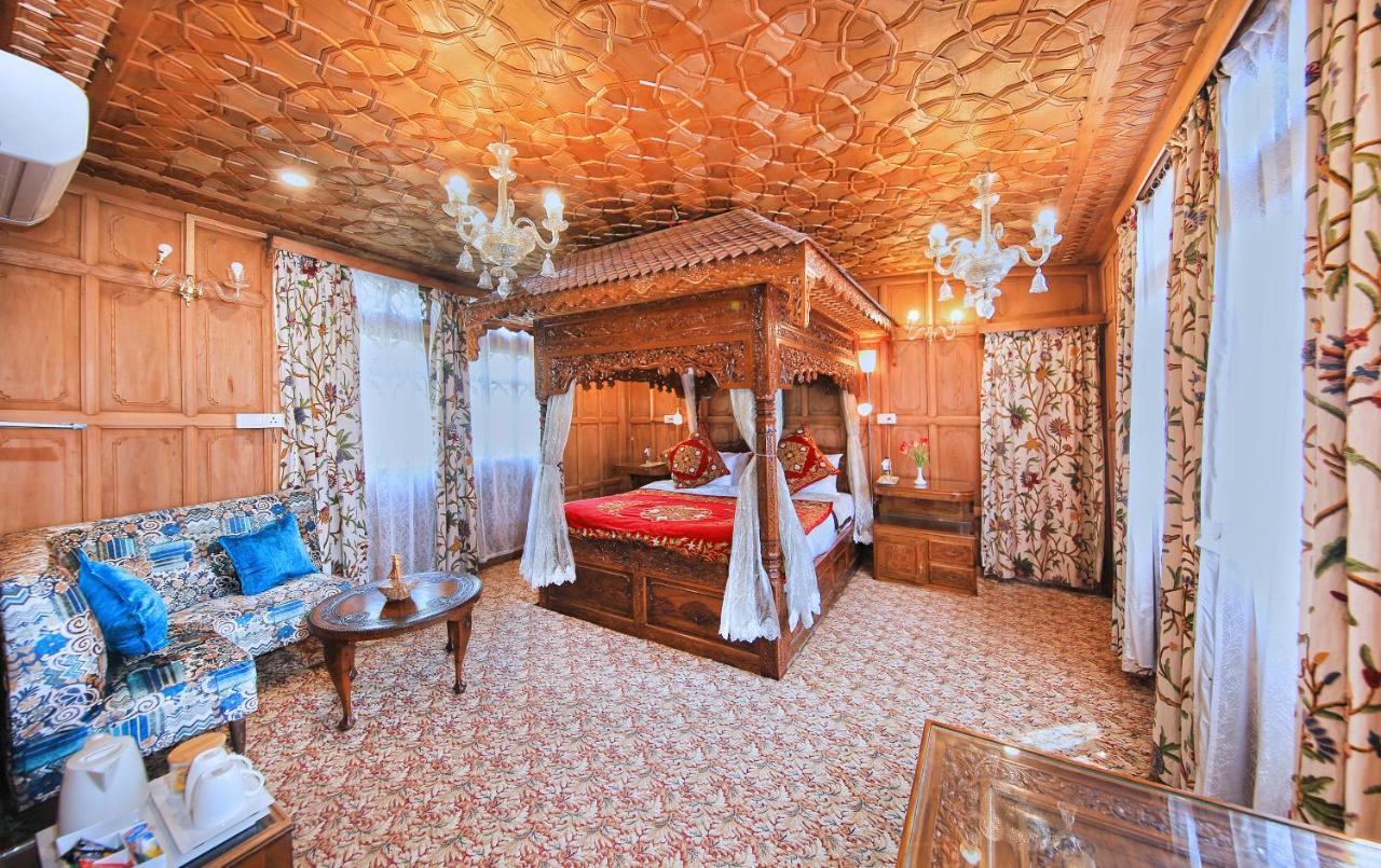 Готель Kolu Group Of Houseboats Срінагар Екстер'єр фото